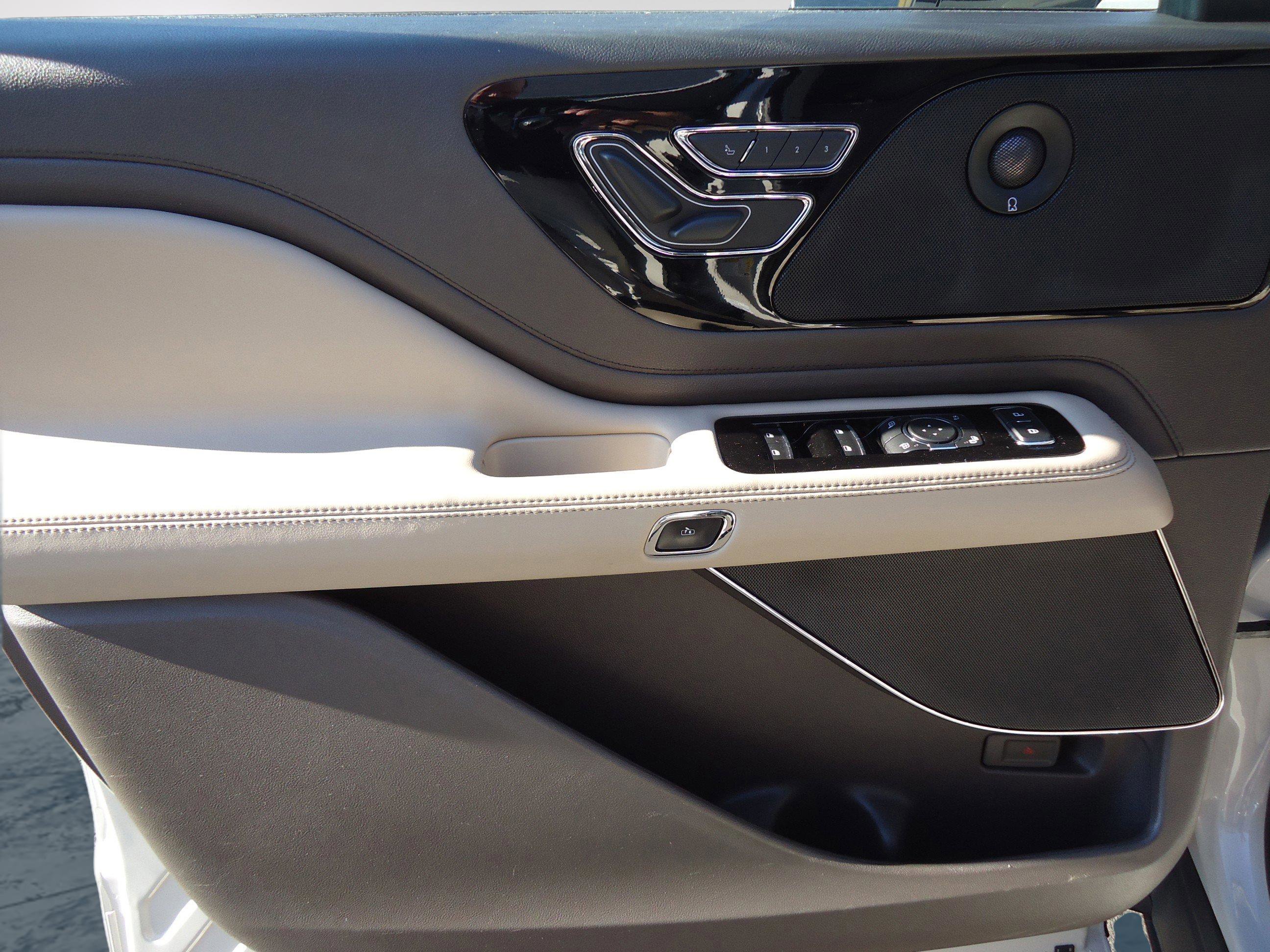 Used 2023 Lincoln Aviator Reserve w/ Class IV Trailer Tow Package image 22