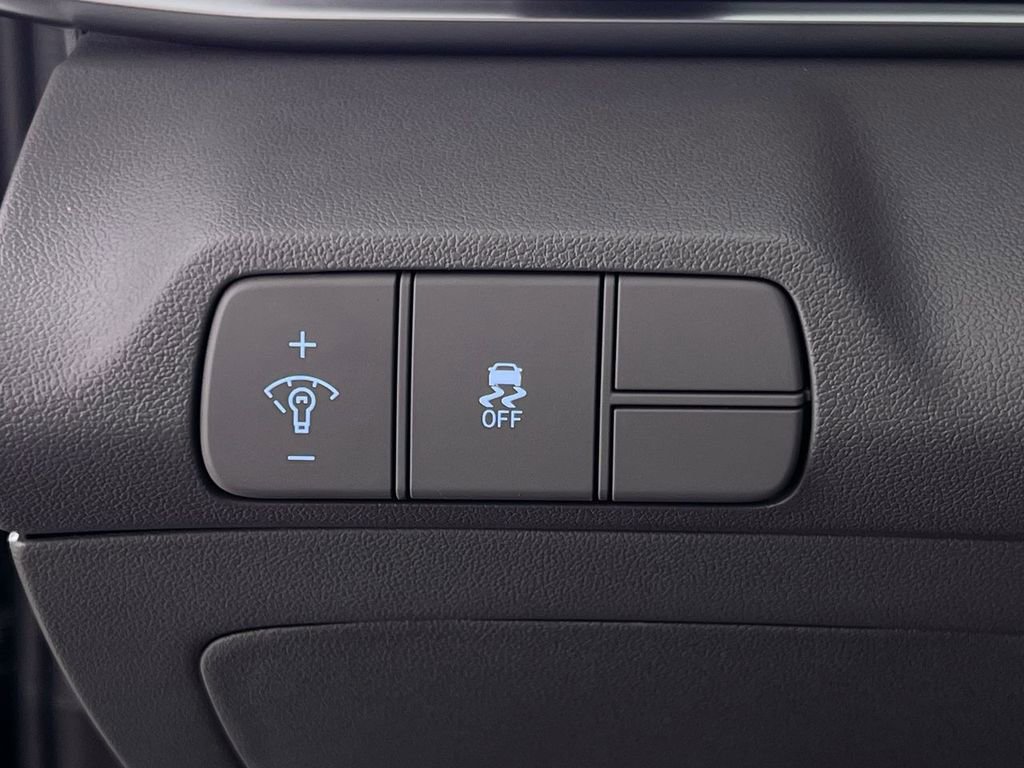 Used 2025 Hyundai Elantra Sport FWD image 29