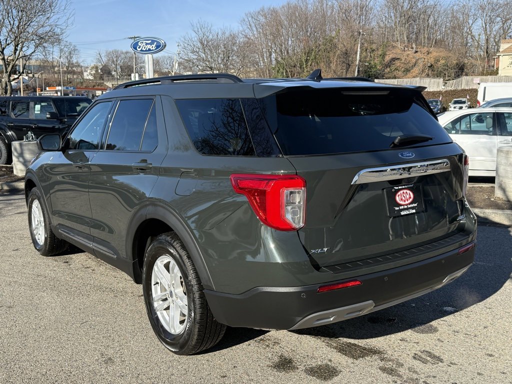 Used 2022 Ford Explorer XLT w/ Equipment Group 202A image 8