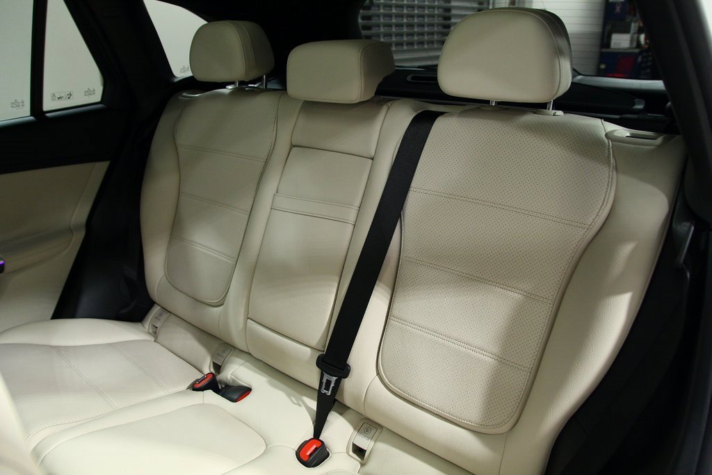 Used 2023 Mercedes-Benz GLC 300 4MATIC image 29