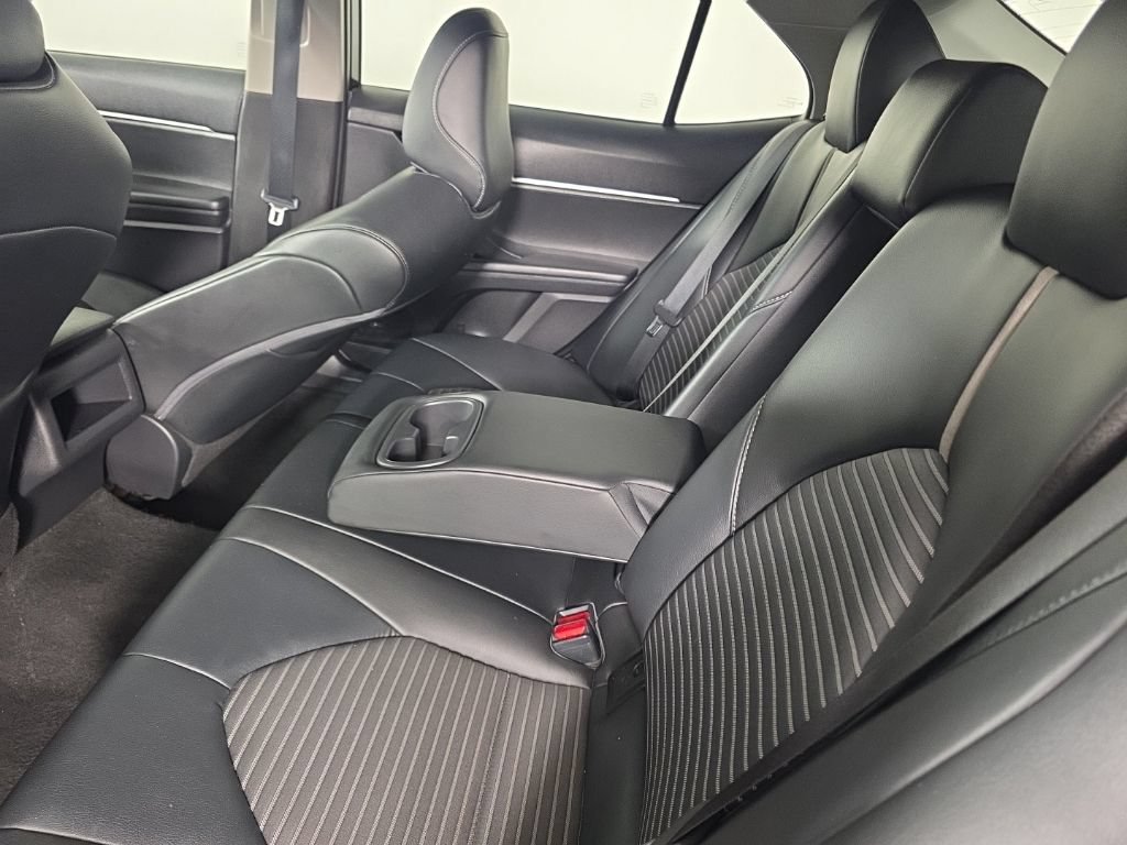 Used 2020 Toyota Camry SE FWD image 24
