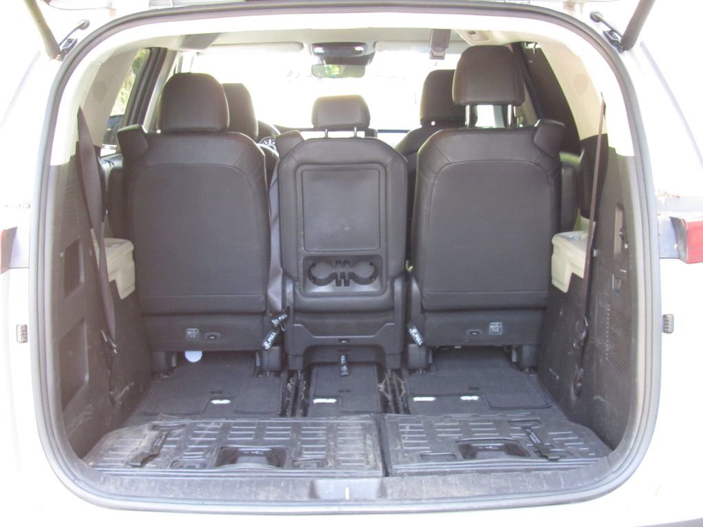 Used 2022 Kia Carnival EX FWD image 23