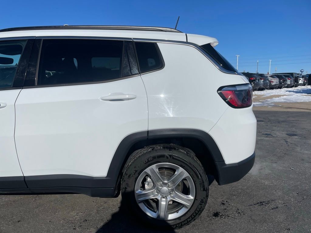 Used 2024 Jeep Compass Latitude image 34