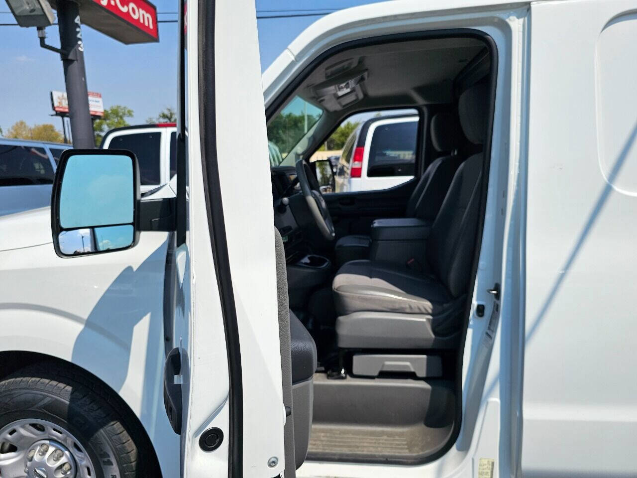 Used 2018 Nissan NV 2500 SV image 14