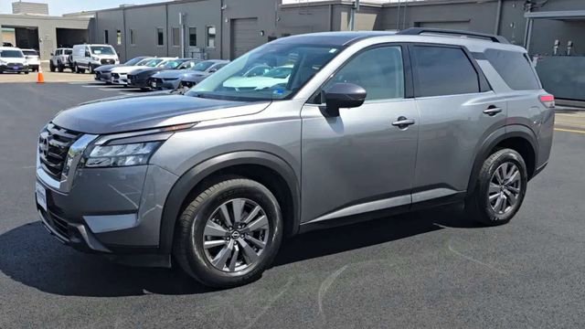 Used 2024 Nissan Pathfinder SV AWD/4WD image 5
