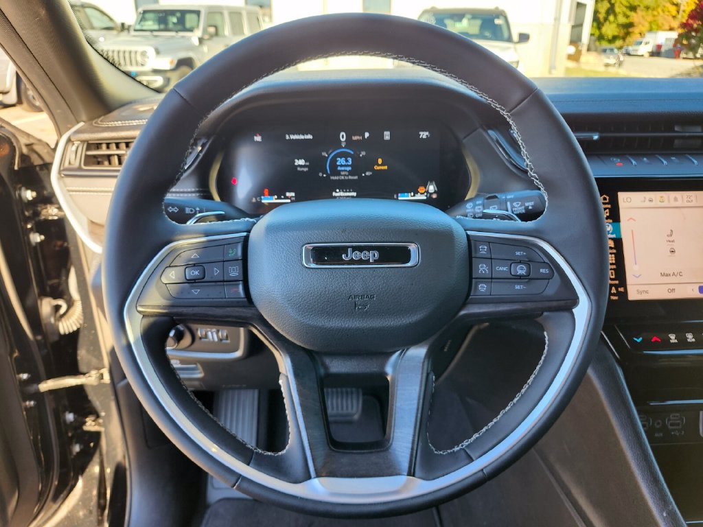Used 2026 Jeep Grand Cherokee Limited AWD/4WD image 28