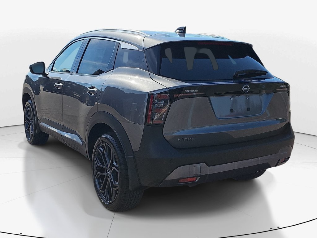New 2027 Nissan Kicks SR w/ Cold Weather Package FWD image 8