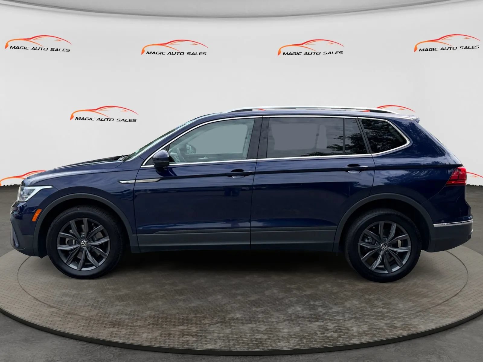 Used 2023 Volkswagen Tiguan SE w/ Panoramic Sunroof Package AWD/4WD image 7