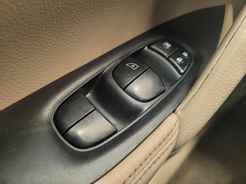 Used 2014 Nissan Rogue S AWD/4WD image 27