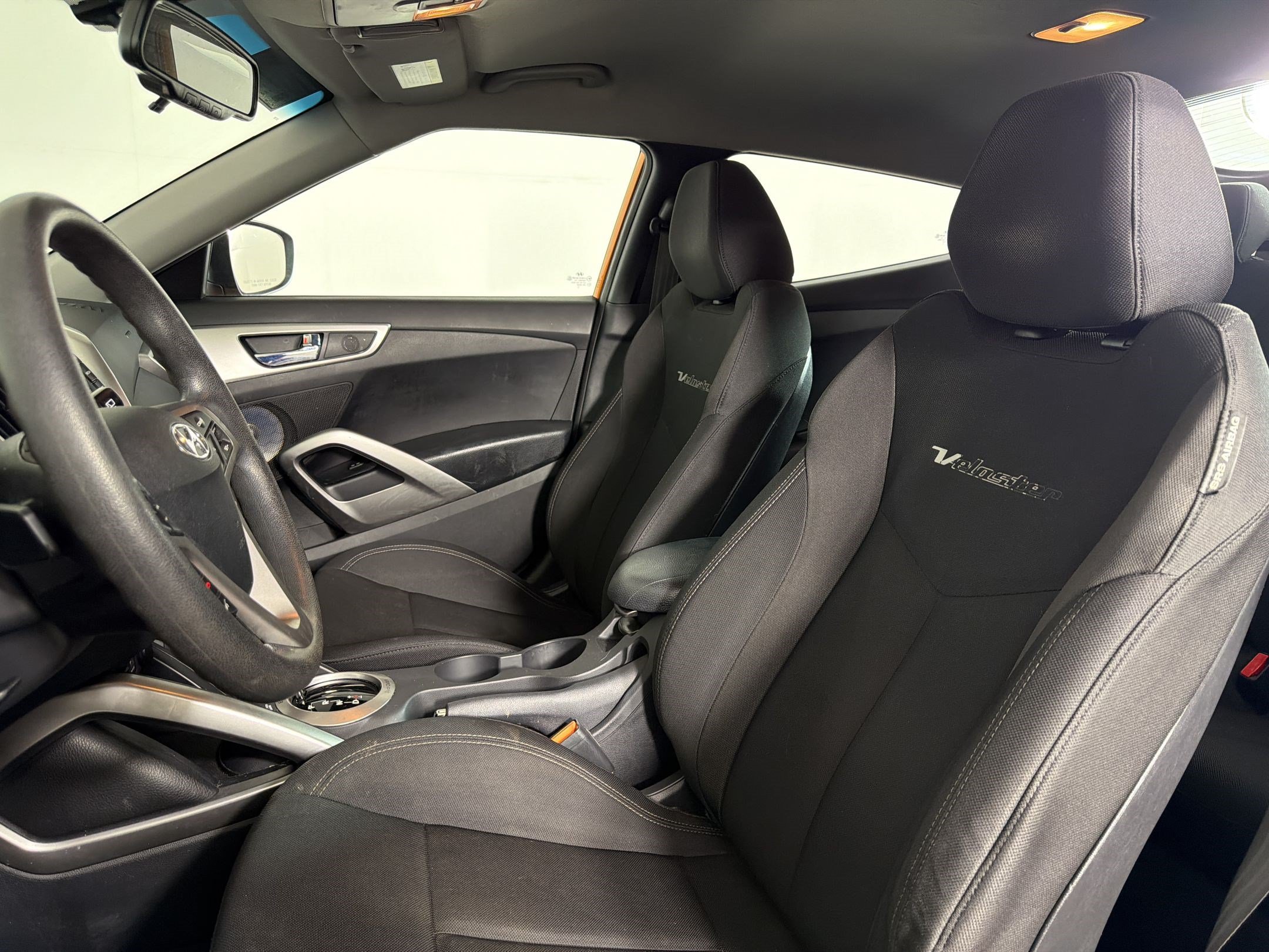Used 2014 Hyundai Veloster FWD image 4