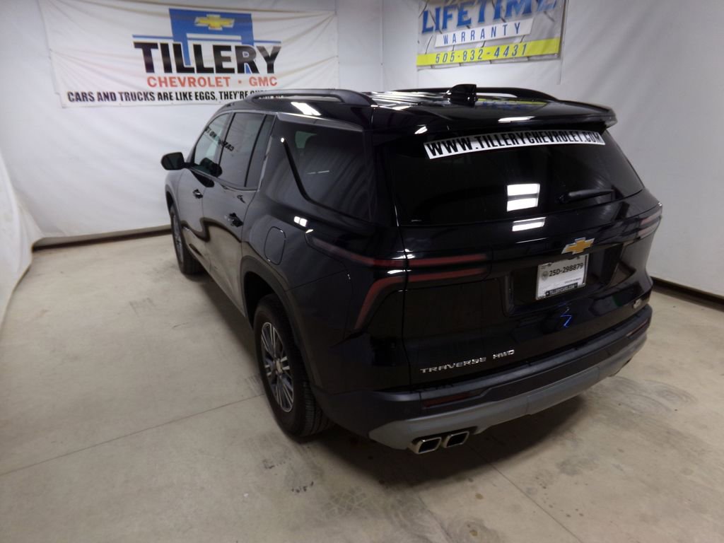 Used 2025 Chevrolet Traverse LT image 4