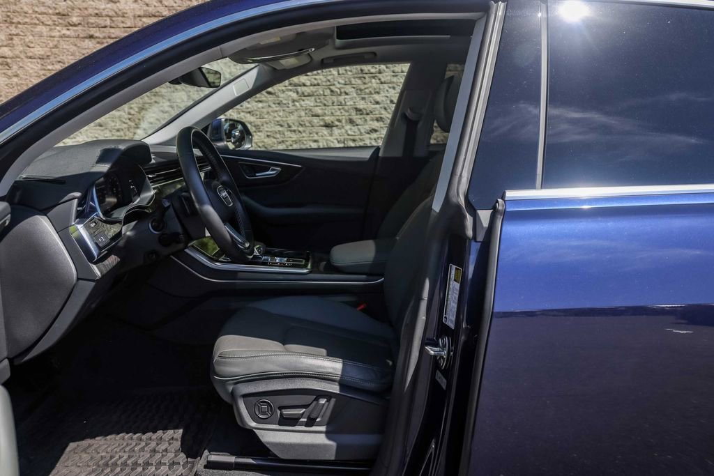 Used 2022 Audi Q8 Premium Plus AWD/4WD image 28