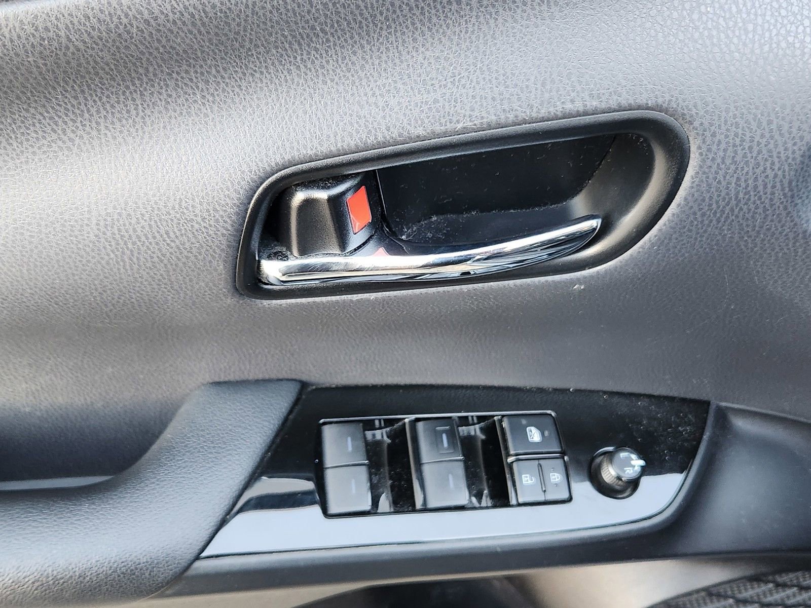 Used 2020 Toyota Prius Prime LE image 9