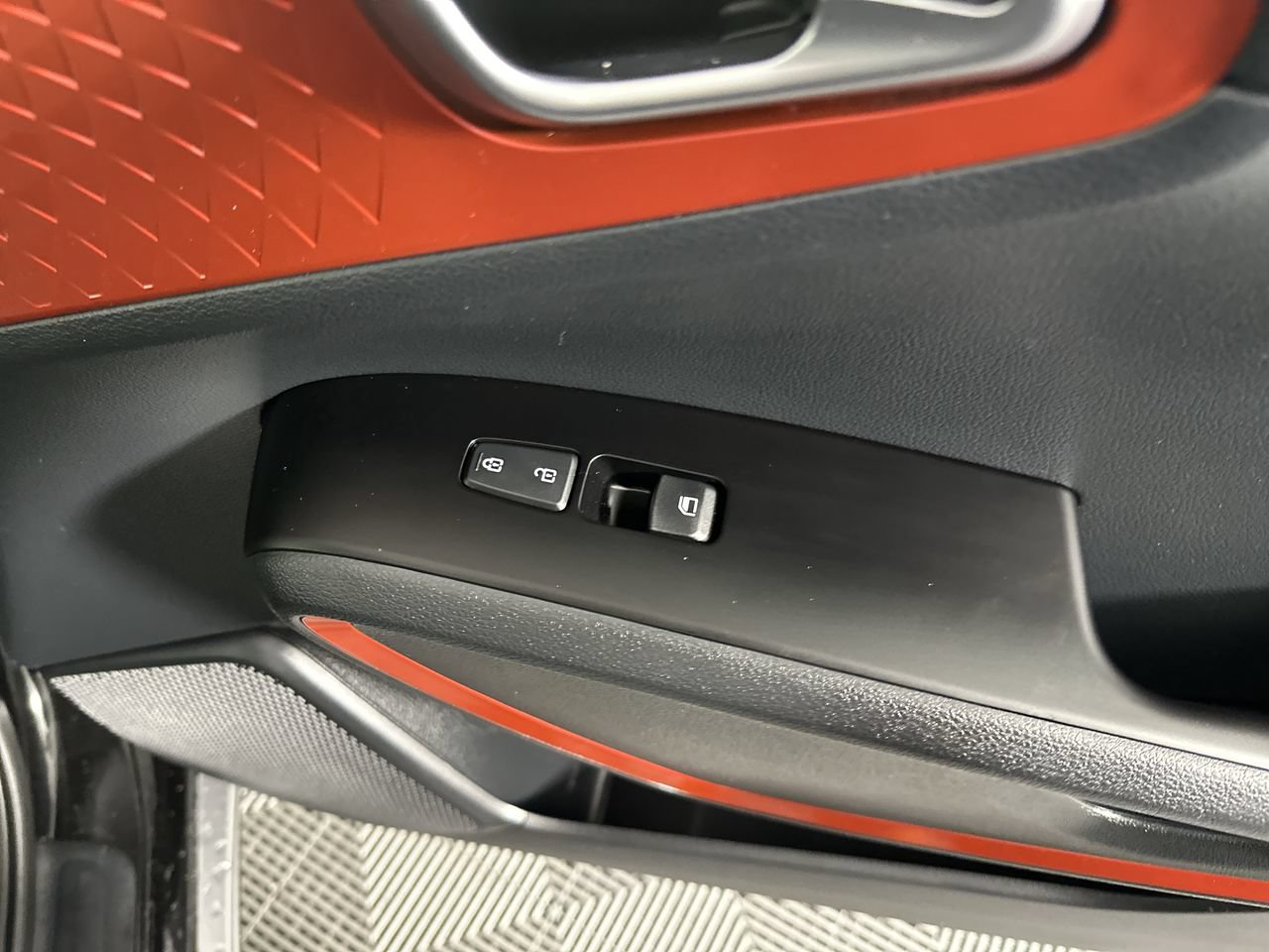 Certified 2025 Kia Soul GT-Line FWD image 13