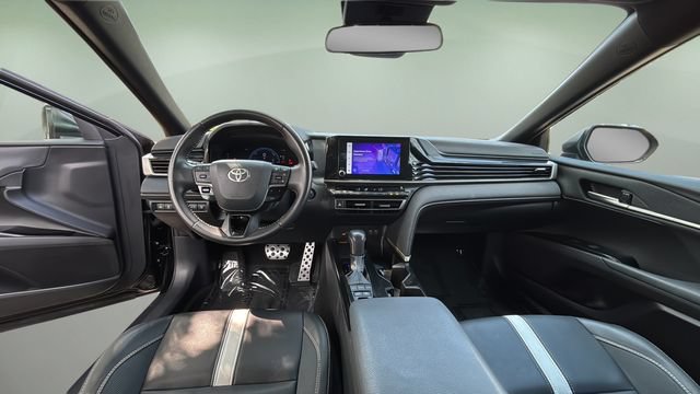 Used 2025 Toyota Camry SE FWD image 15