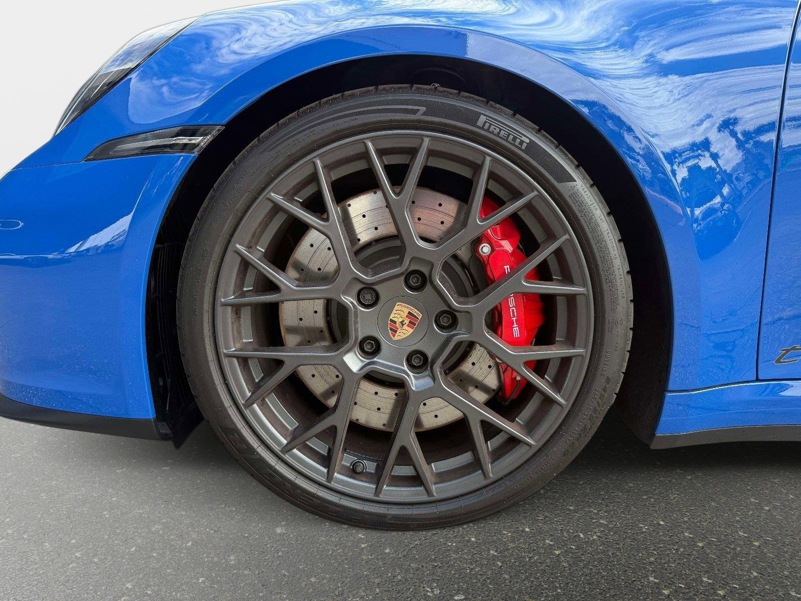 Used 2025 Porsche 911 Carrera GTS image 13