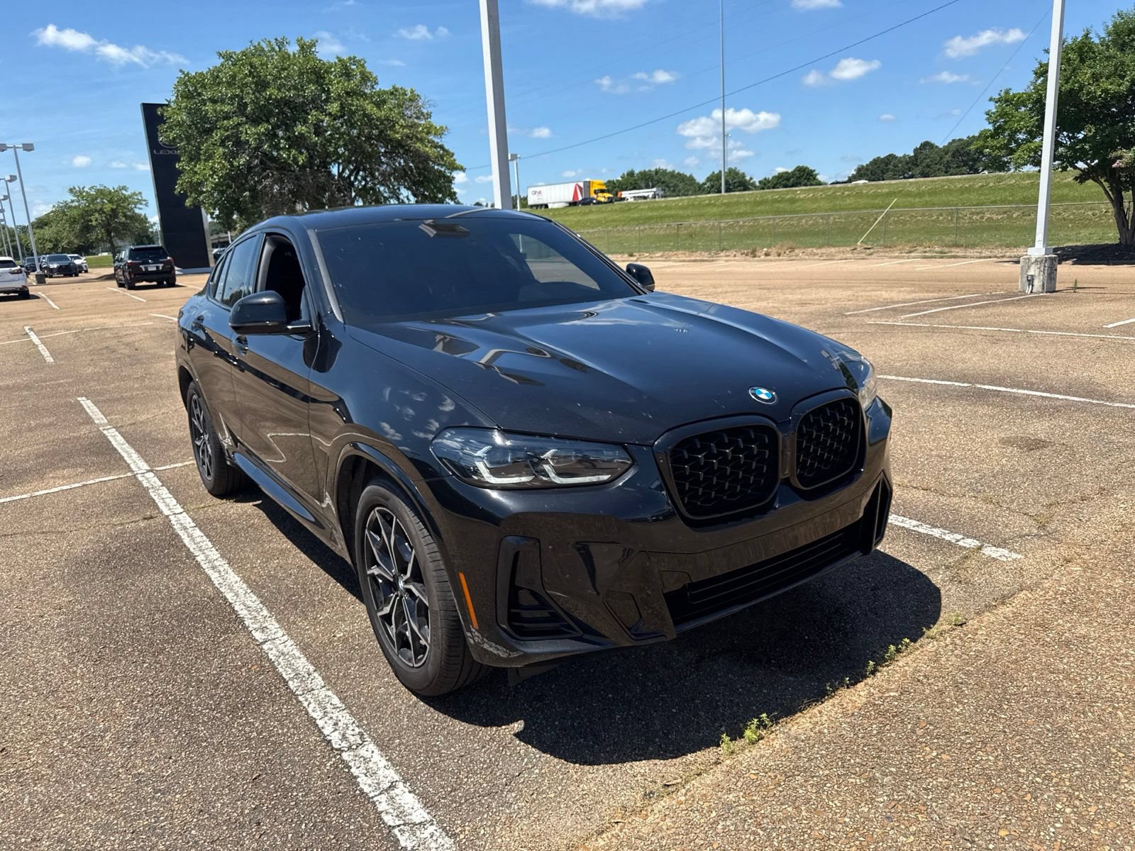 Certified 2023 BMW X4 xDrive30i w/ M Sport Package AWD/4WD image 3