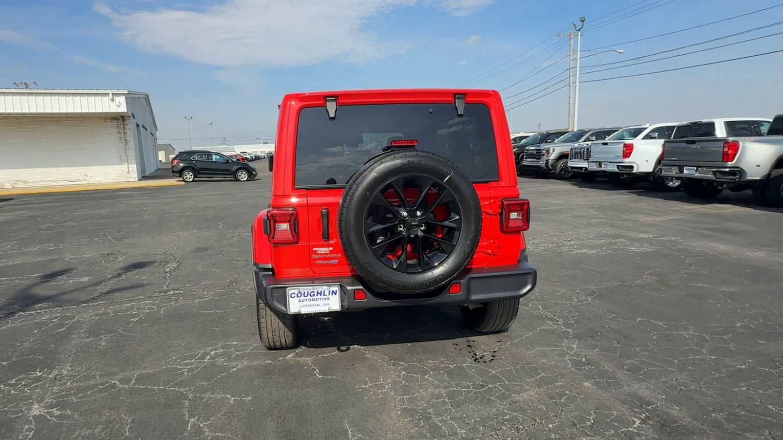 Used 2025 Jeep Wrangler Unlimited Sahara AWD/4WD image 7