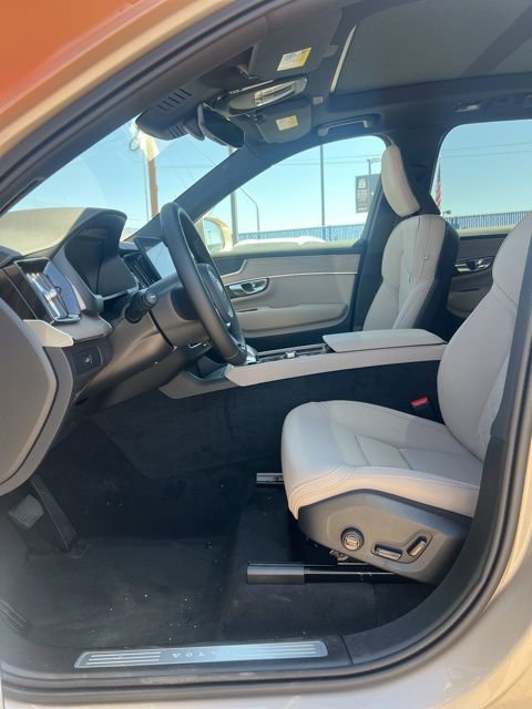 New 2026 Volvo XC90 B5 Core w/ Protection Package Premier image 22