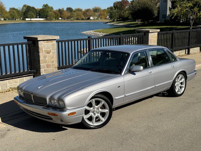 Used 2002 Jaguar XJ8 image 2