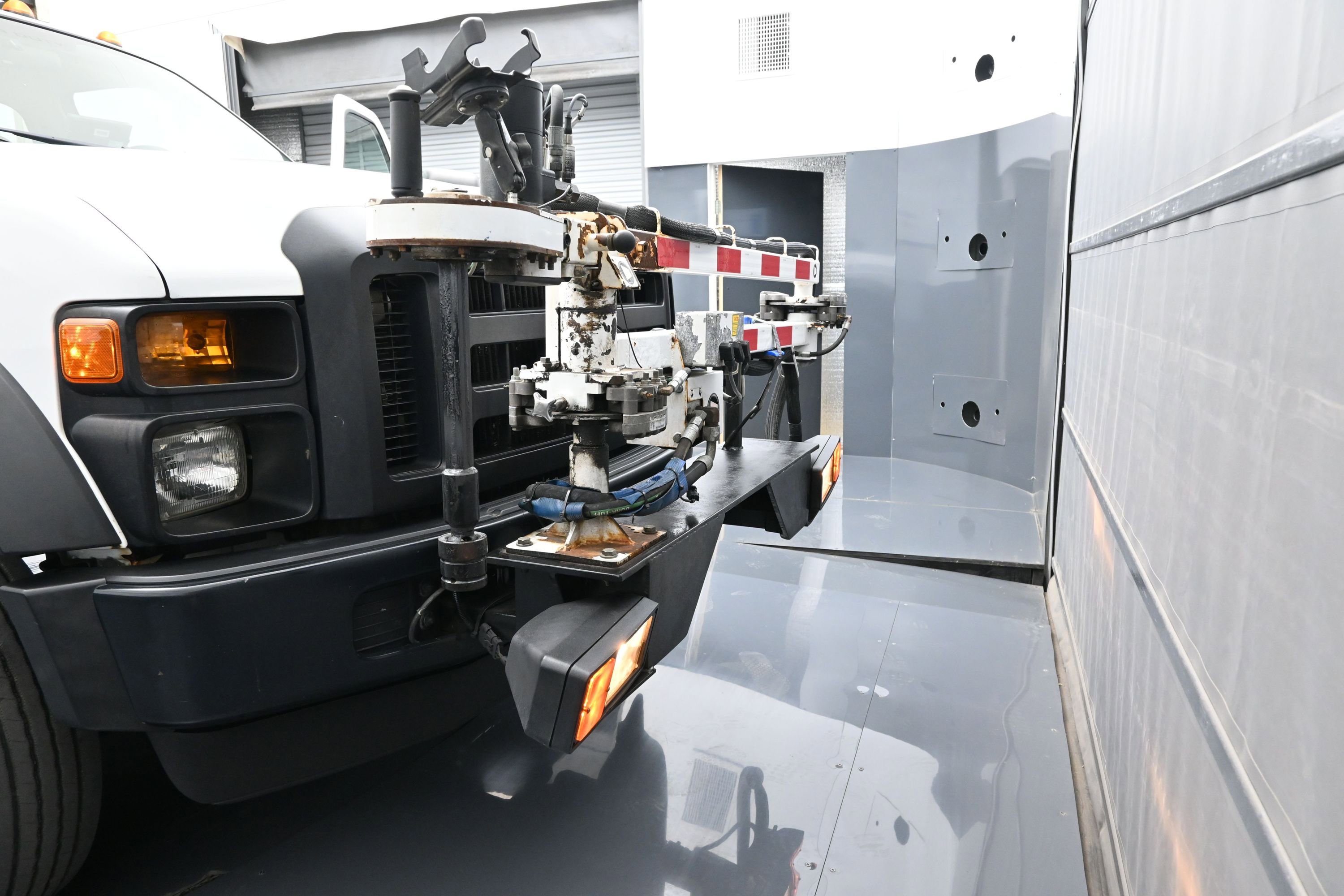 Used 2009 Ford F550 2WD Regular Cab Super Duty image 39