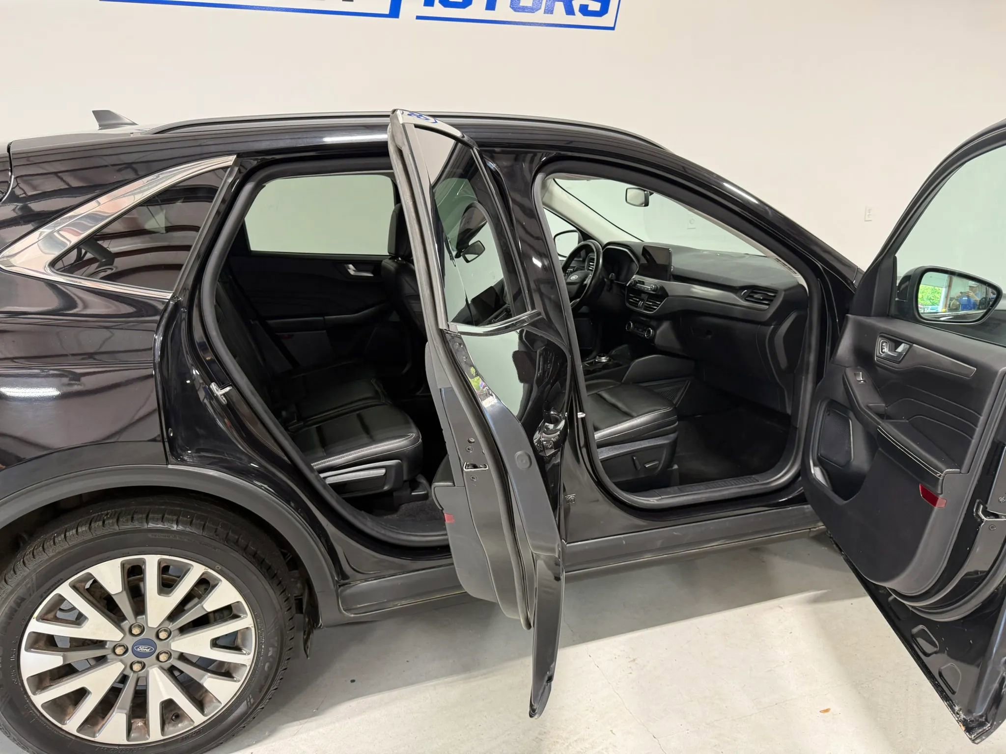 Used 2021 Ford Escape Titanium AWD/4WD image 10