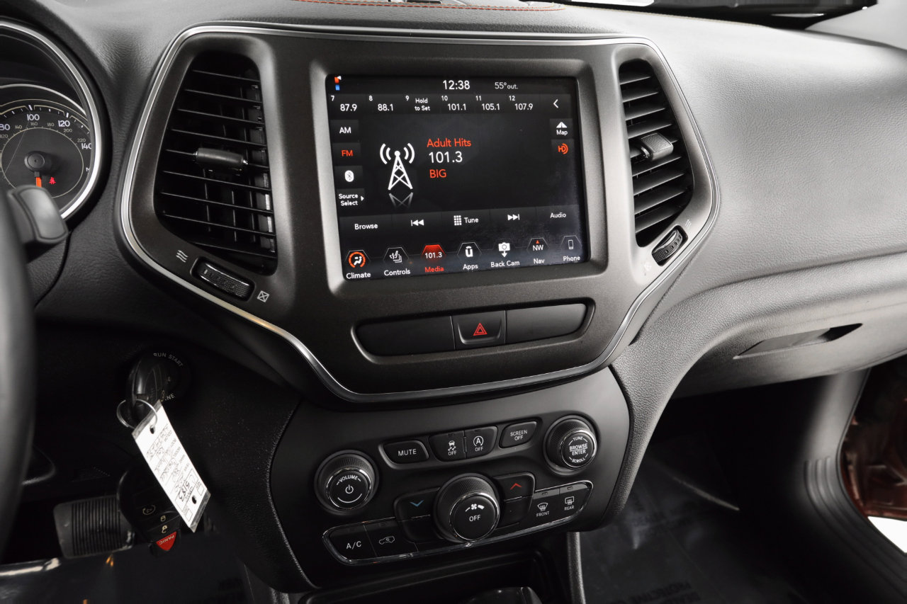 Used 2020 Jeep Cherokee Trailhawk w/ Cold Weather Group image 20