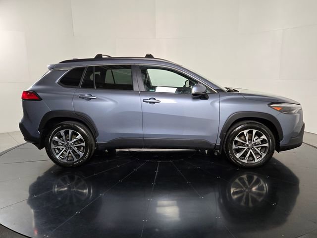 Used 2022 Toyota Corolla Cross XLE w/ Convenience Package AWD/4WD image 7