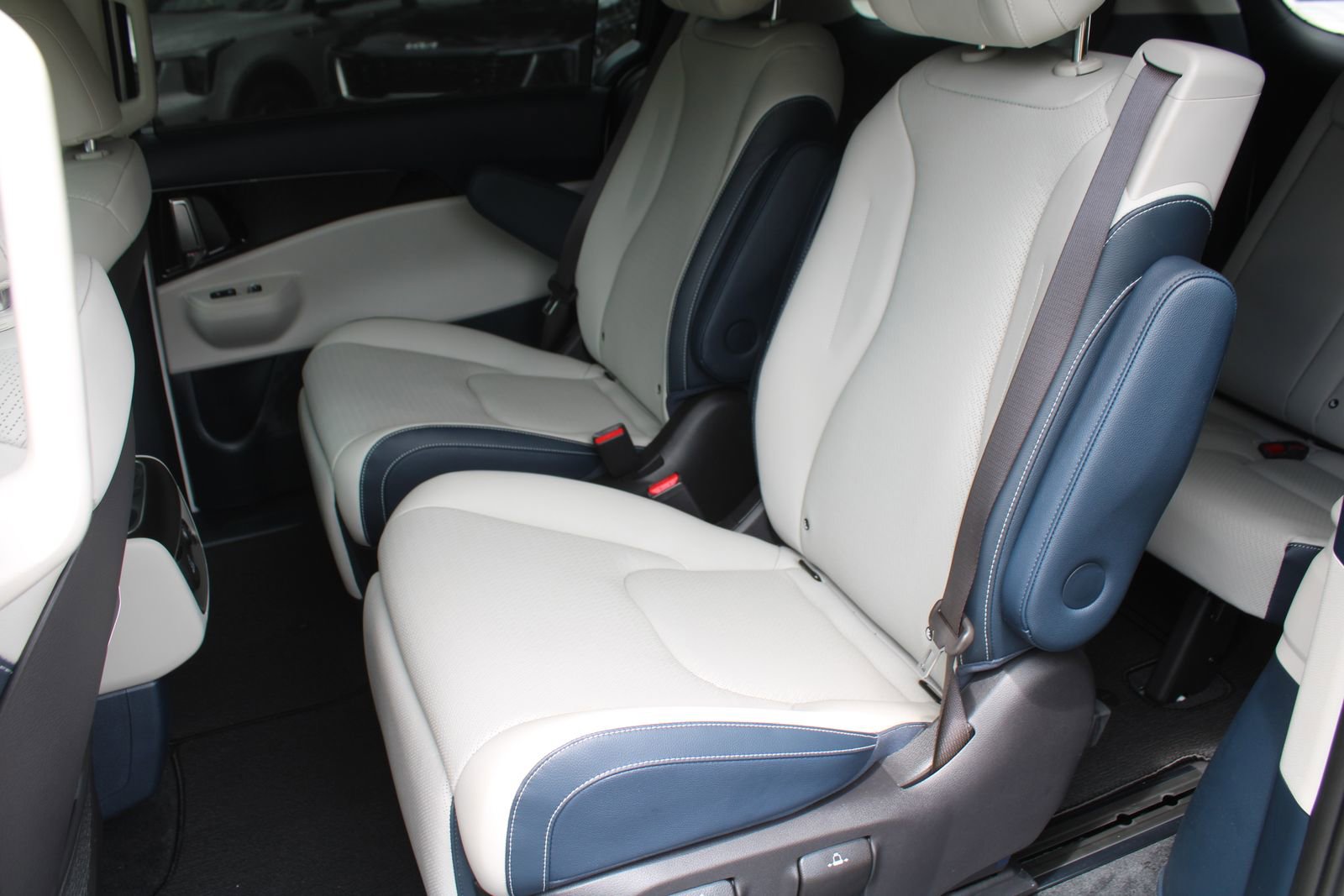 New 2026 Kia Carnival SX FWD image 7