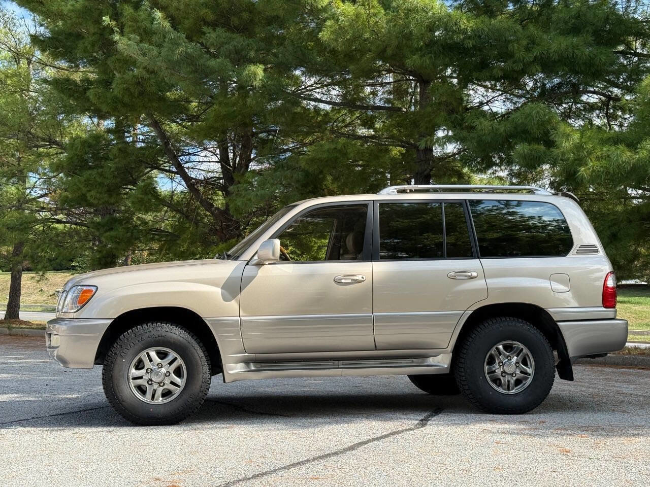 Used 2001 Lexus LX 470 4WD image 2
