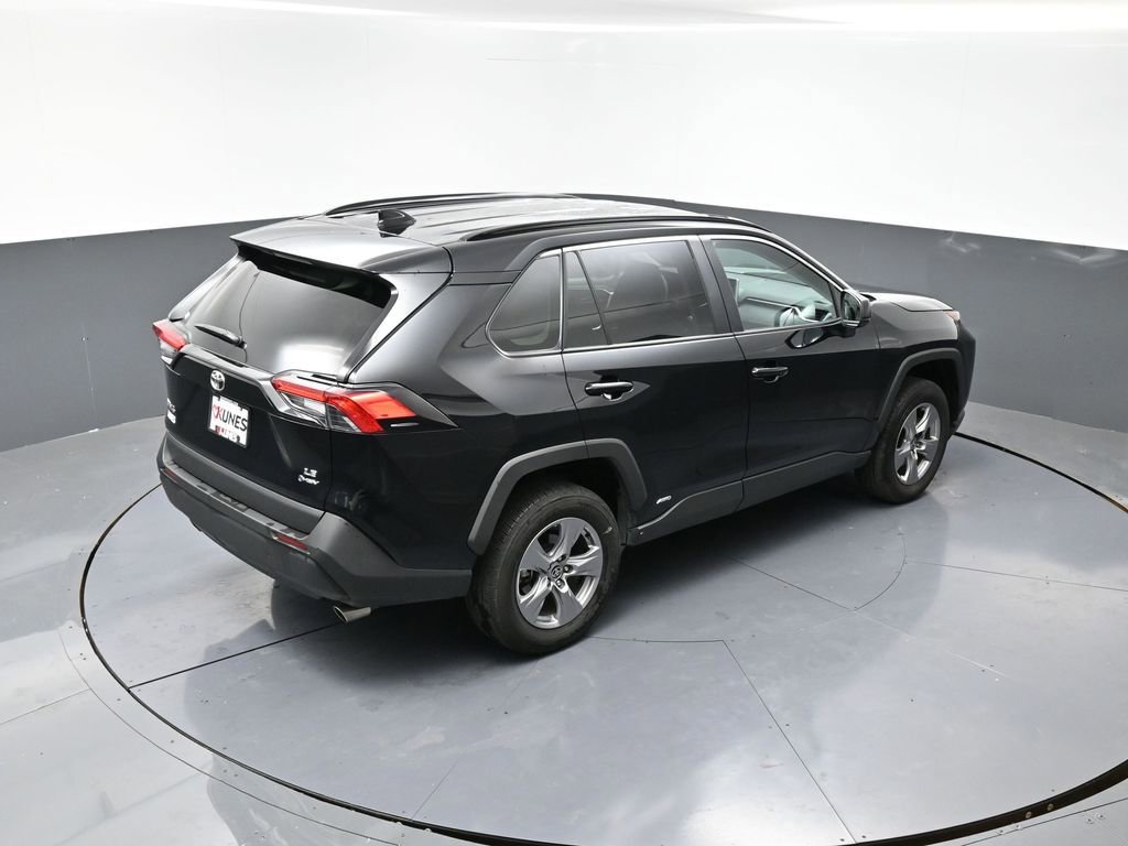 Used 2025 Toyota RAV4 LE image 38