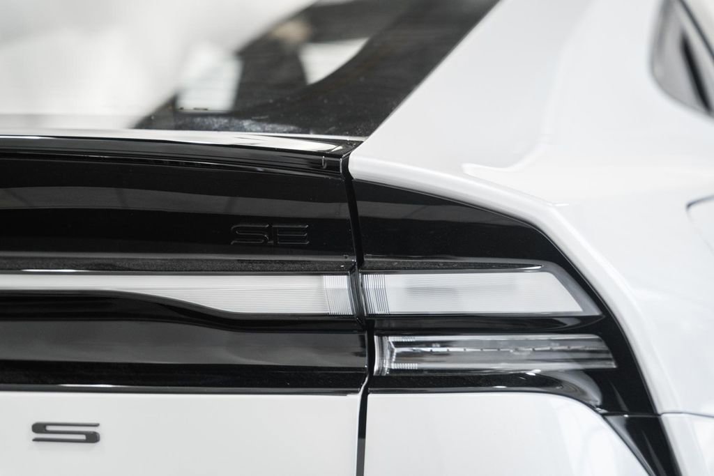 New 2026 Toyota Prius Plug-In Hybrid image 6