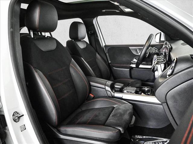 Used 2022 Mercedes-Benz GLB 250 4MATIC image 23
