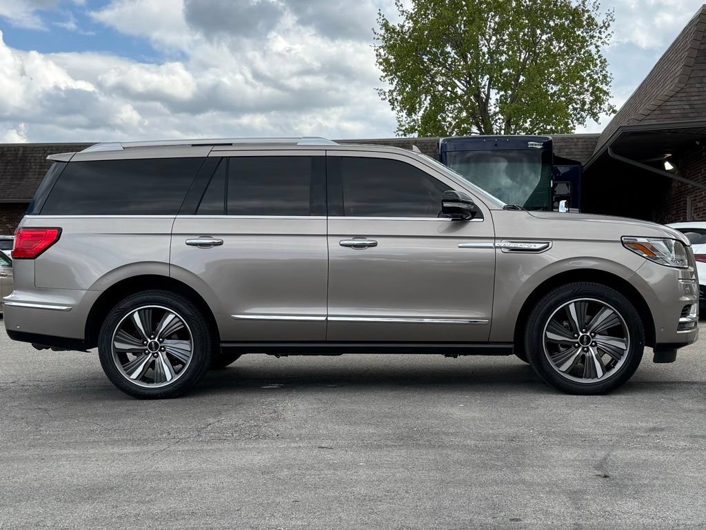 Used 2019 Lincoln Navigator Reserve AWD/4WD image 6