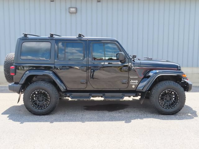 Used 2018 Jeep Wrangler Unlimited Sahara w/ Dual Top Group AWD/4WD image 3
