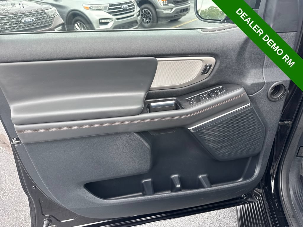 Used 2025 Ford Expedition Max Active AWD/4WD image 27