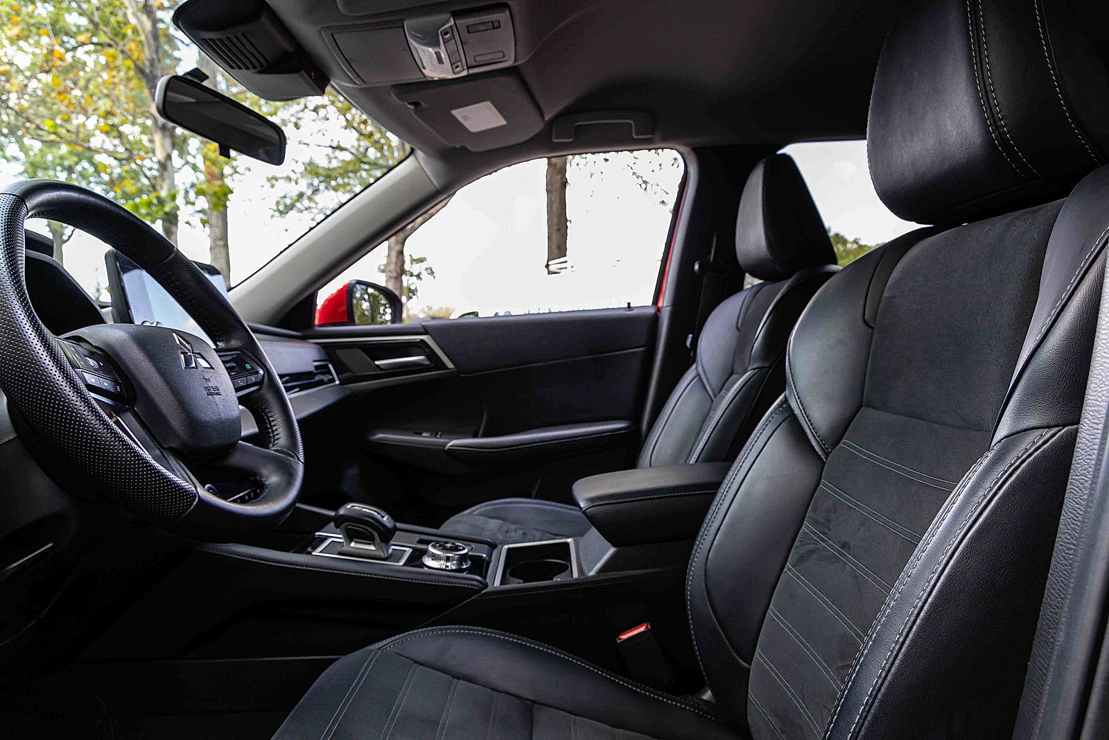 Used 2024 Mitsubishi Outlander AWD image 8