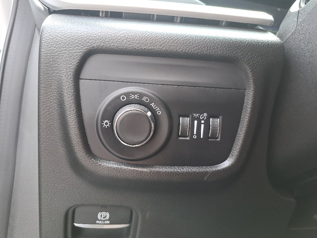 Certified 2025 Jeep Grand Cherokee Altitude AWD/4WD image 26