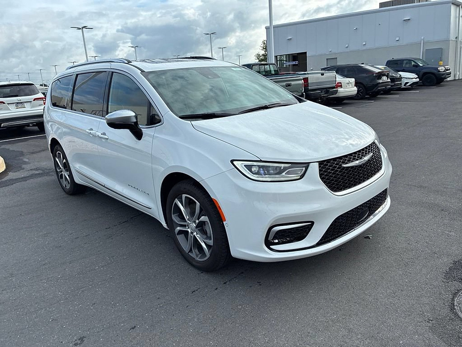 Used 2026 Chrysler Pacifica Pinnacle AWD/4WD image 26