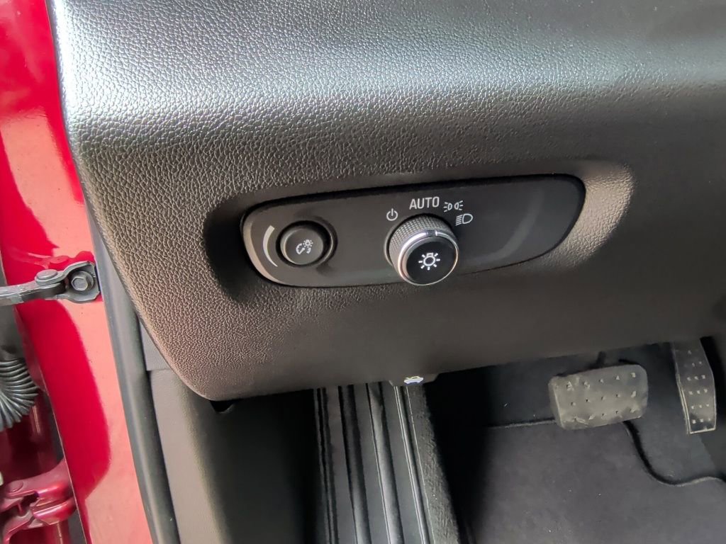 Used 2022 Chevrolet Traverse RS image 15