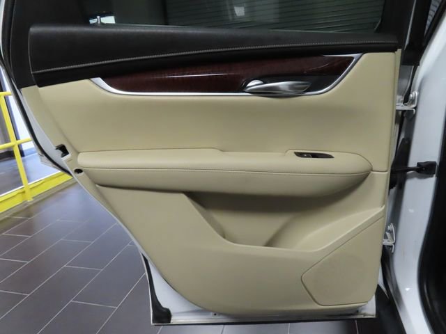 Used 2018 Cadillac XT5 Luxury w/ Driver Awareness Package image 11