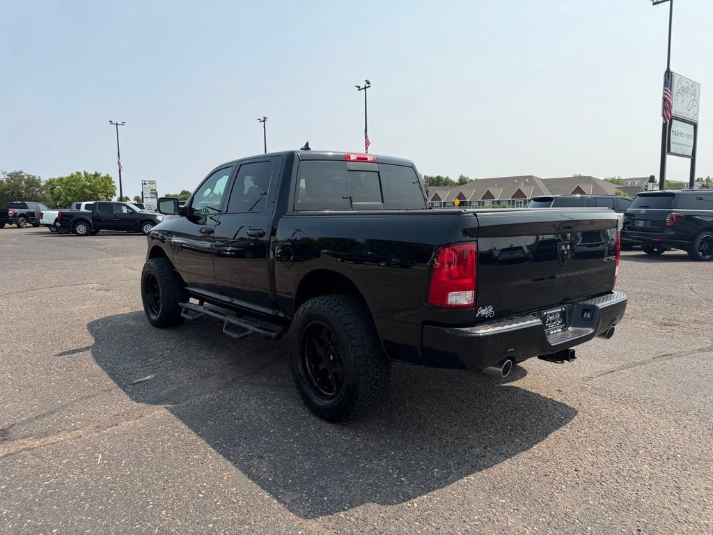 Used 2019 RAM 1500 Classic SLT w/ Black Appearance Group AWD/4WD image 8