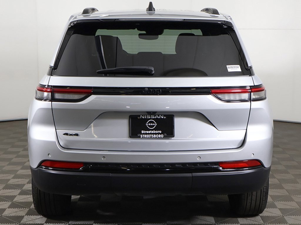 Used 2024 Jeep Grand Cherokee Altitude image 11