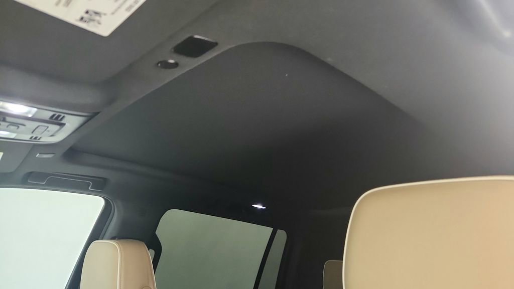 Used 2023 Chevrolet Suburban Premier image 16