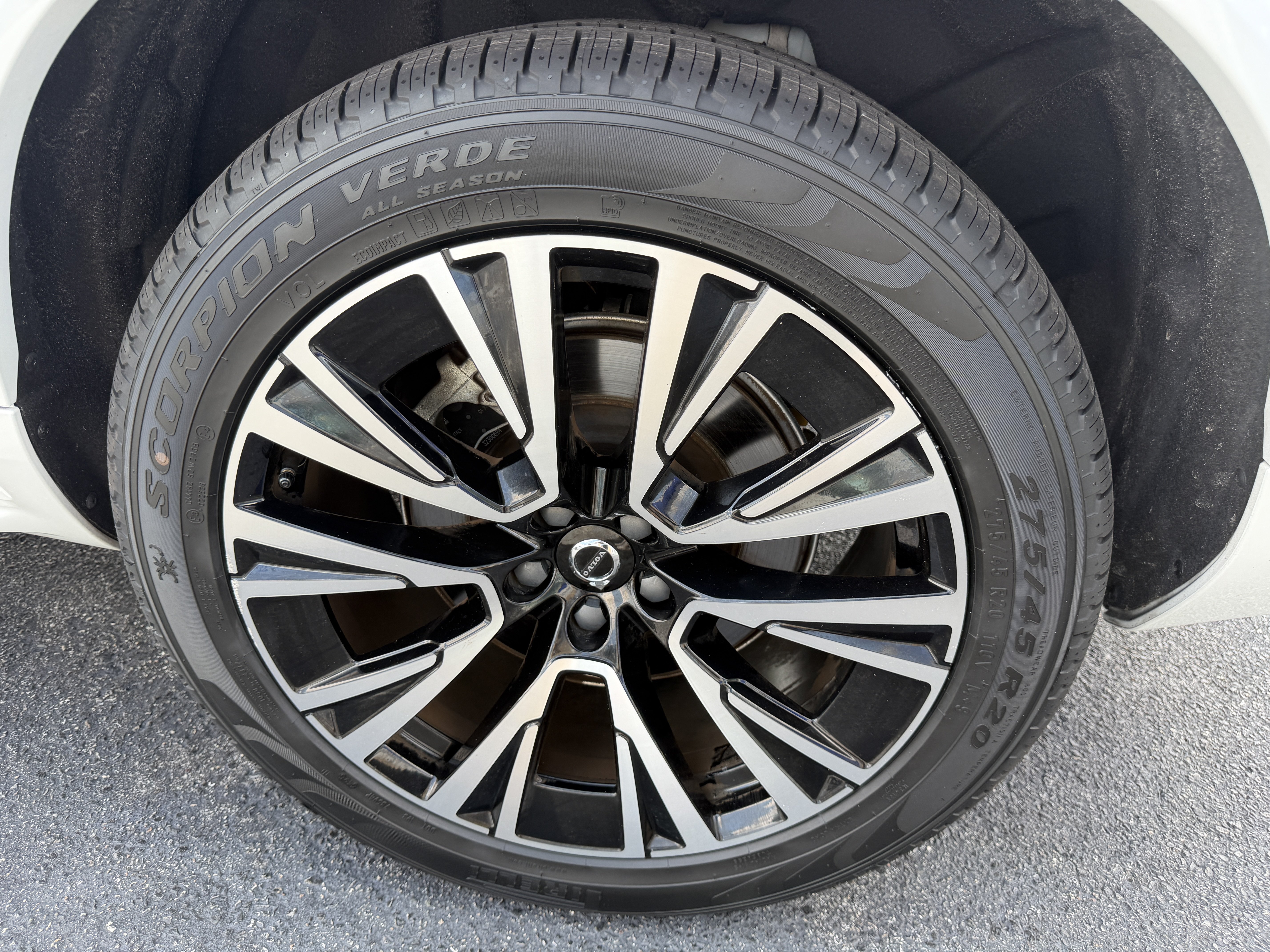 Certified 2024 Volvo XC90 T8 Plus AWD/4WD image 34