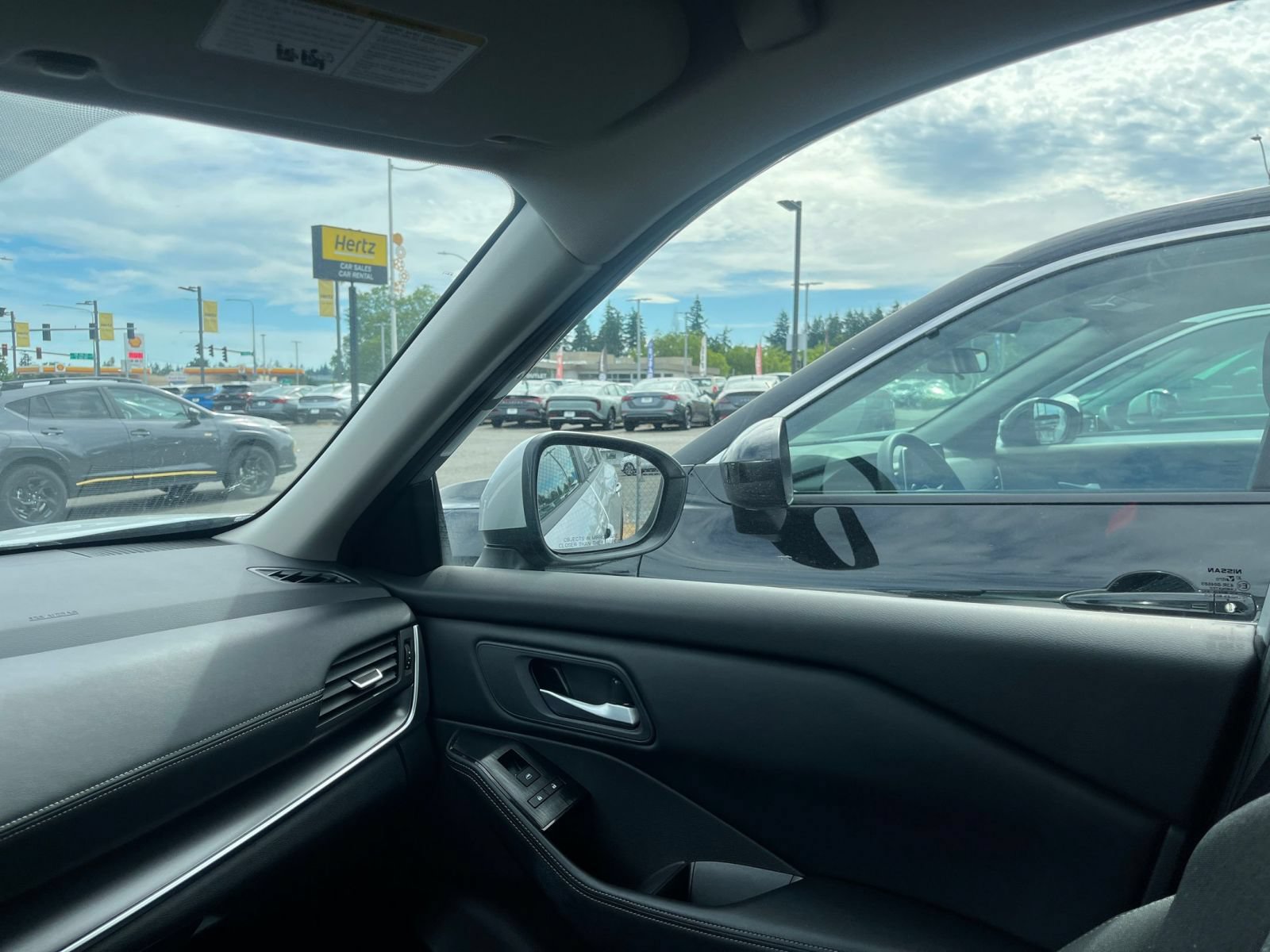 Used 2025 Nissan Rogue SV FWD image 37