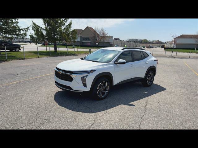 Used 2024 Chevrolet Trax LT w/ Driver Confidence Package FWD image 31