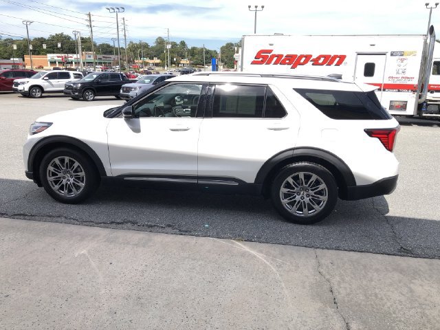 Used 2025 Ford Explorer Platinum RWD image 5