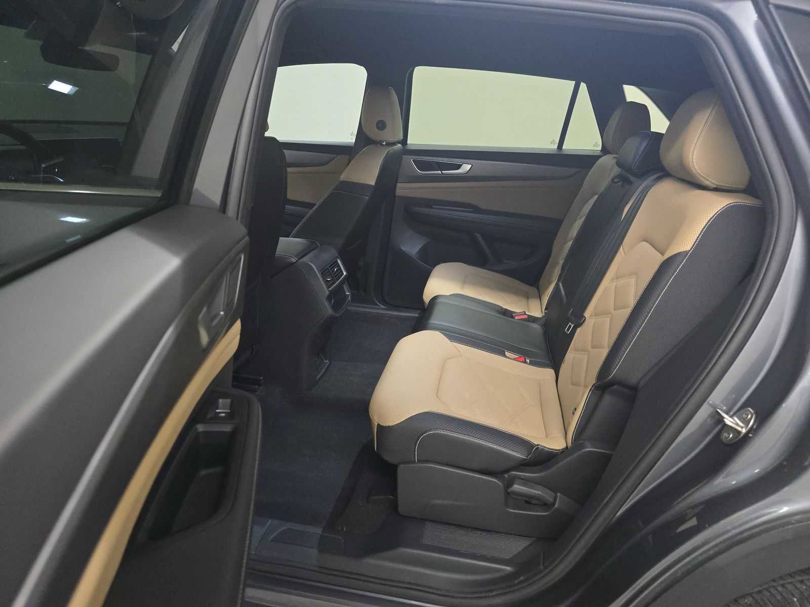 Used 2024 Volkswagen Atlas Cross Sport SE FWD image 13