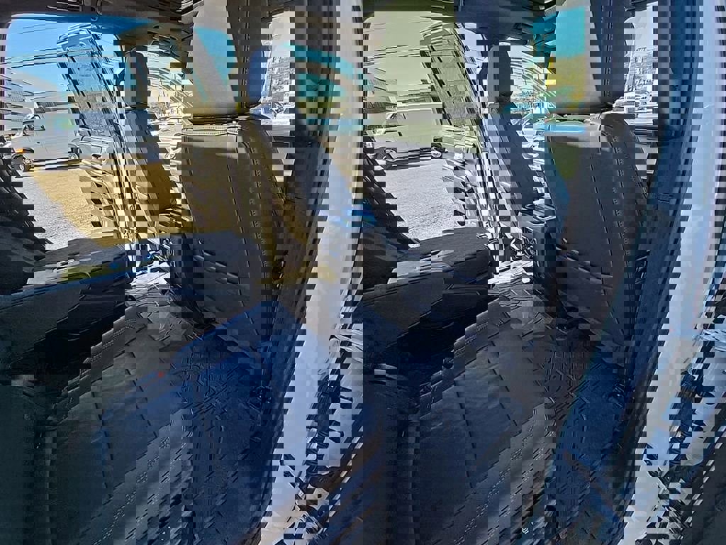 Used 2024 Chevrolet Tahoe Z71 w/ Luxury Package image 25